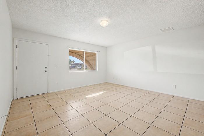 5123 N 68th Ave - Photo 7 of 25