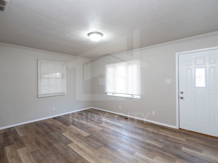 1935 N Tibbs Ave - Photo 4 of 13