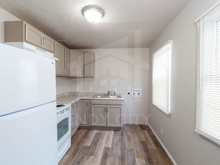 1935 N Tibbs Ave - Photo 6 of 13