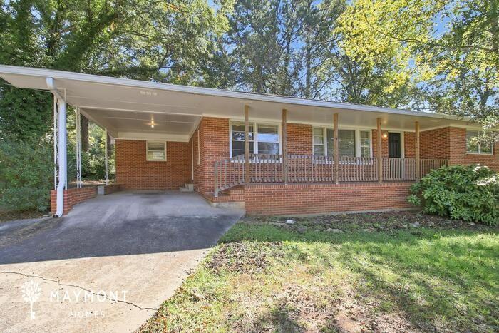 1035 Dixie Dr - Photo 2 of 3