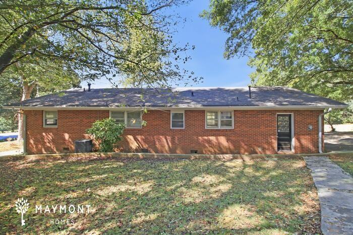 1035 Dixie Dr - Photo 3 of 3
