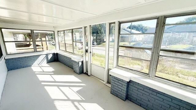 742 N Bradley Ave - Photo 5 of 17