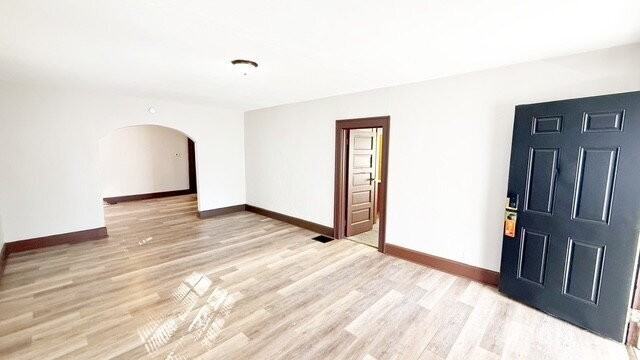 742 N Bradley Ave - Photo 6 of 17