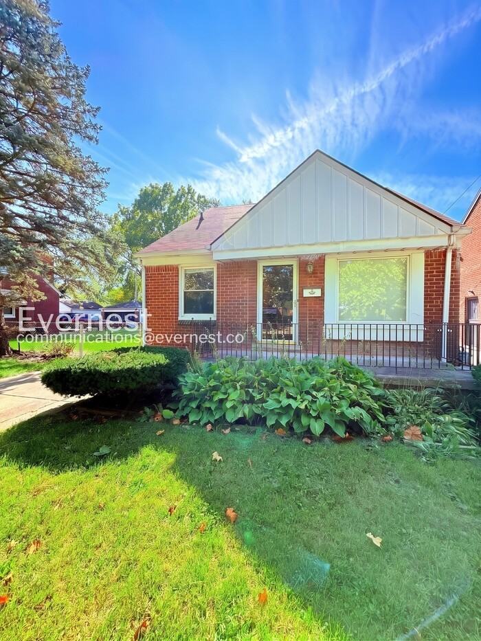 16440 Collingham Dr - Photo 2 of 25