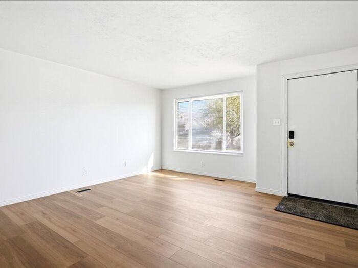 515 New Star Dr - Photo 3 of 34