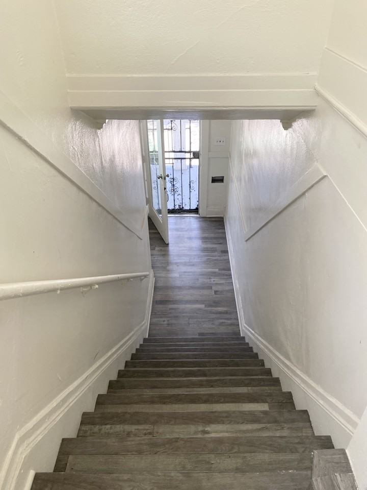 2515 1/2 S Catalina St #1 - Photo 2 of 20