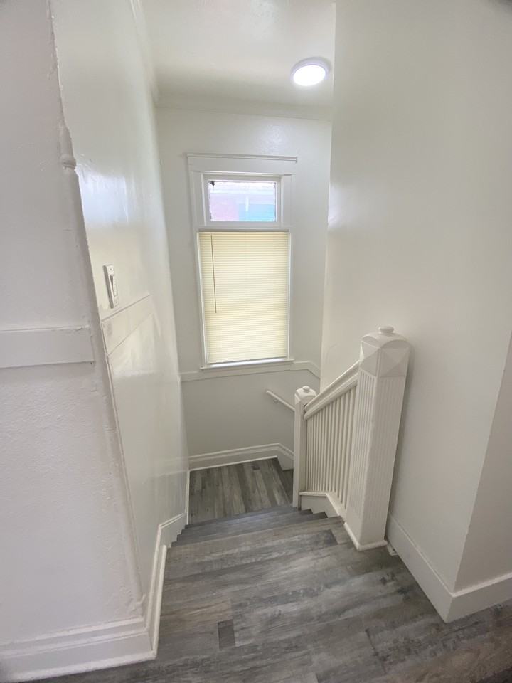 2515 1/2 S Catalina St #1 - Photo 3 of 20