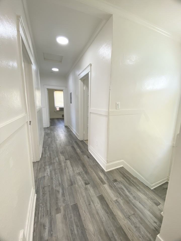 2515 1/2 S Catalina St #1 - Photo 4 of 20