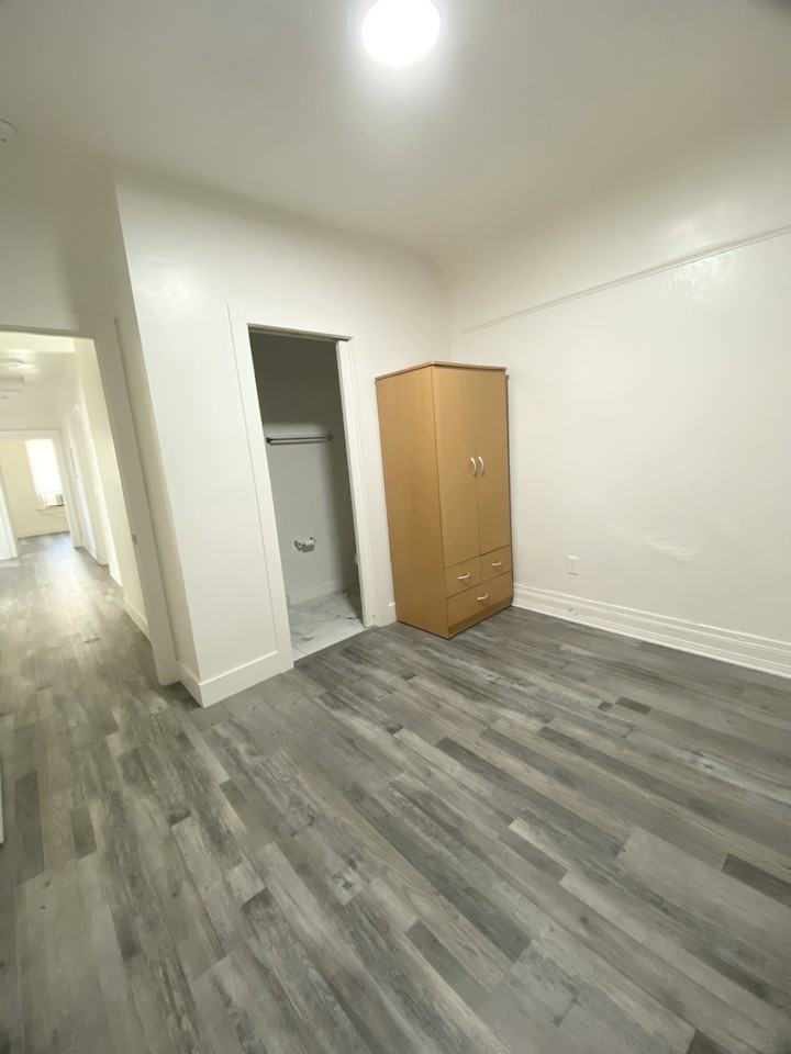 2515 1/2 S Catalina St #1 - Photo 5 of 20