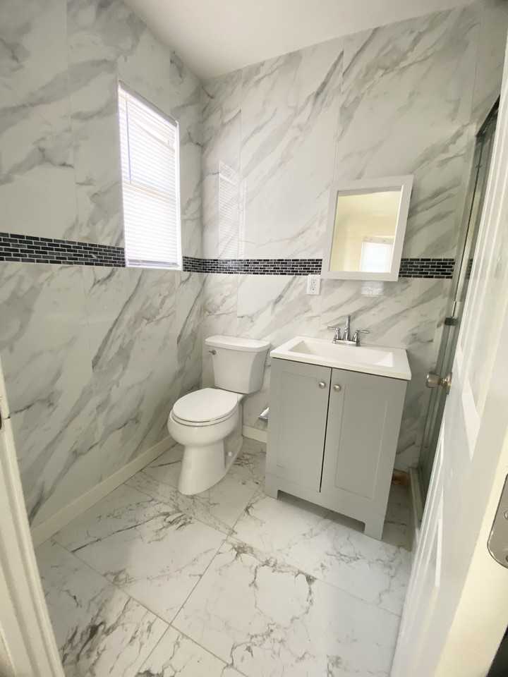 2515 1/2 S Catalina St #1 - Photo 6 of 20