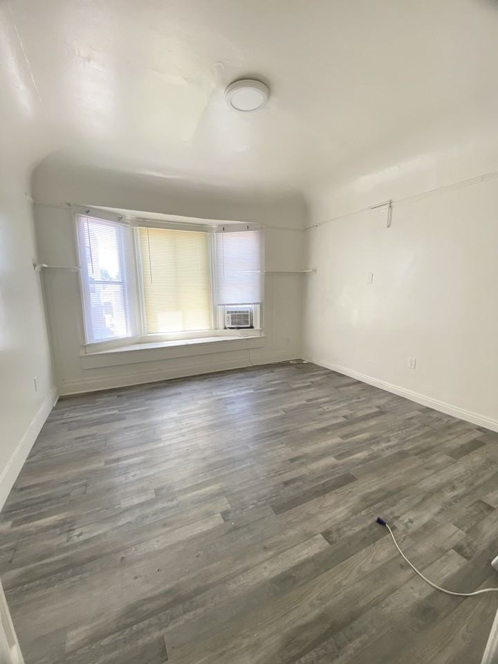 2515 1/2 S Catalina St #1 - Photo 7 of 20