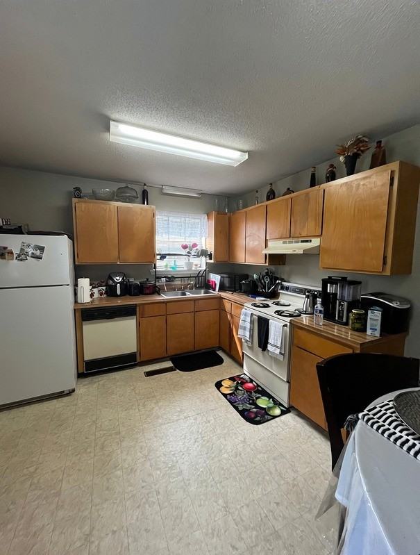 506 S College St #B - Photo 3 of 9