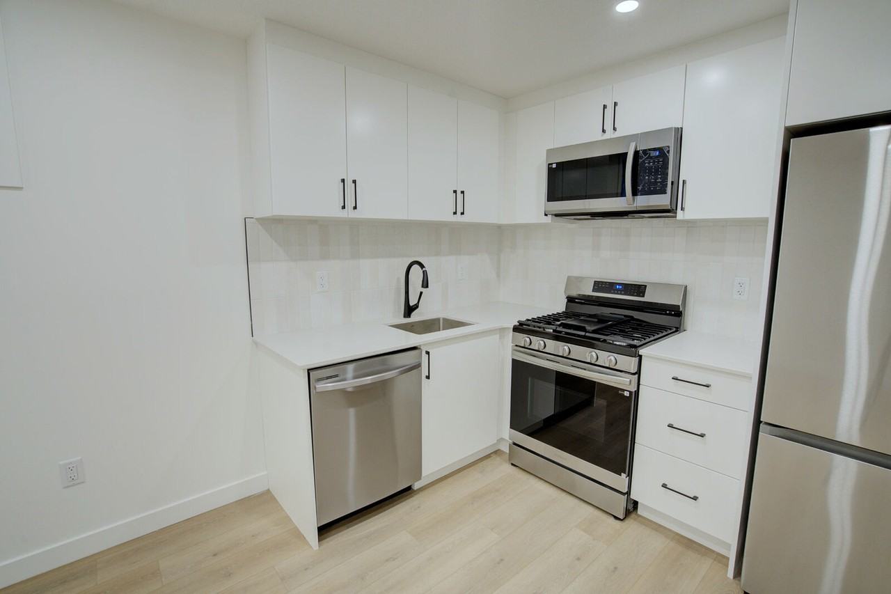 11611 2b - 11611 125 St Nw - Photo 2 of 6