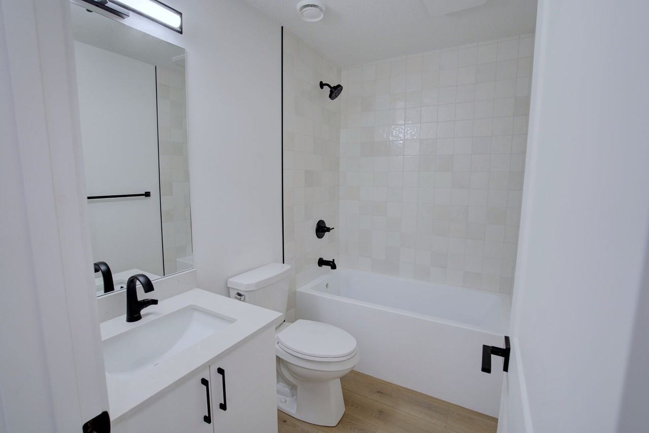 11611 2b - 11611 125 St Nw - Photo 3 of 6