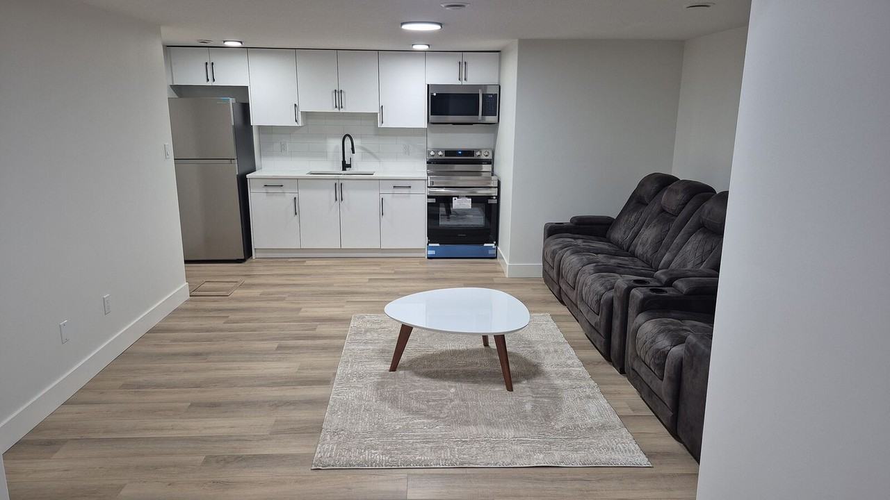1527 208 St Nw - Photo 2 of 8