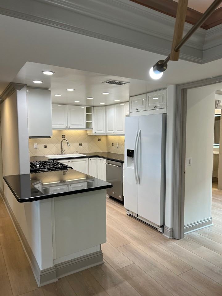 380 W Wilson St #NA - Photo 4 of 17
