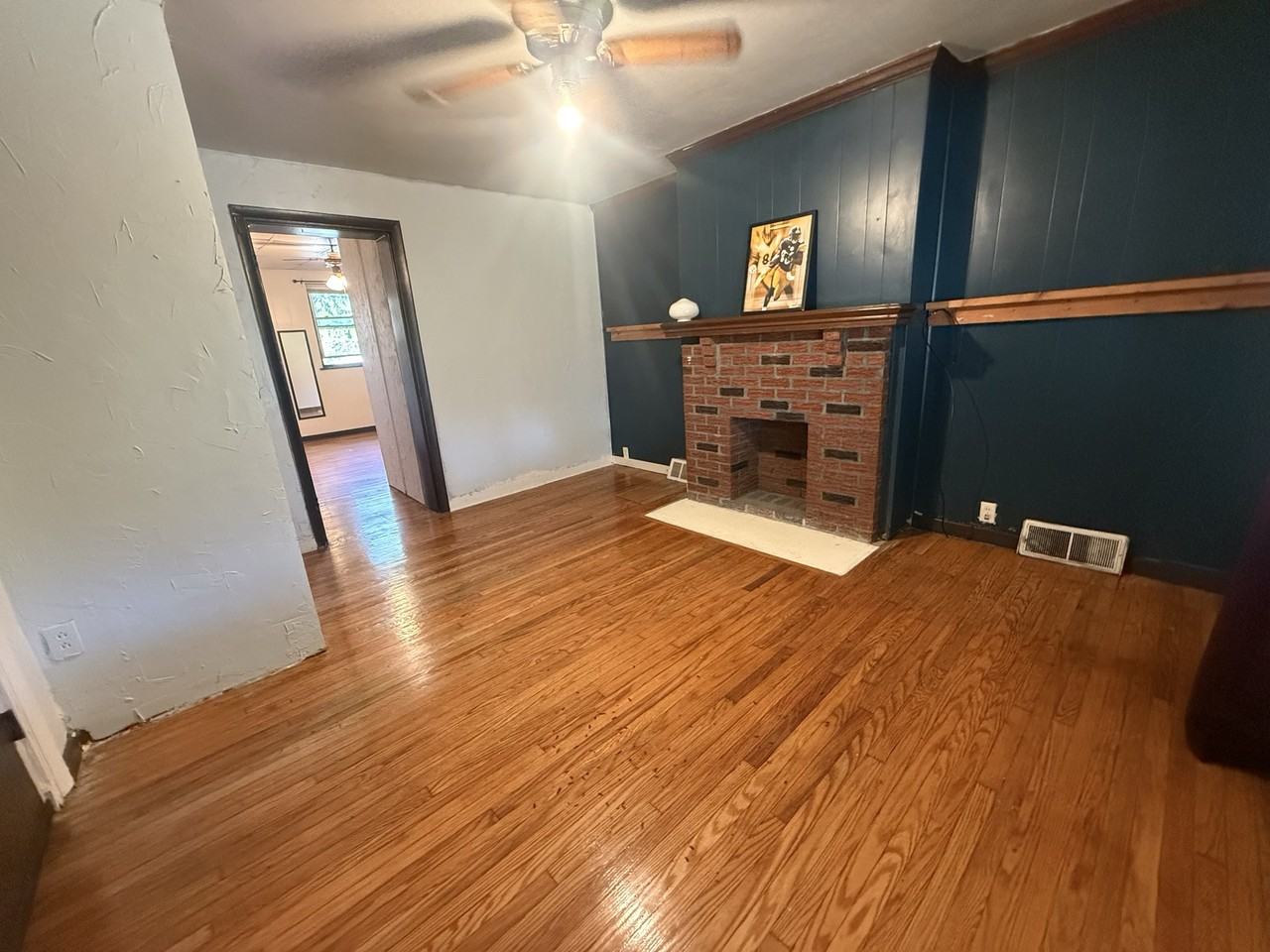 1128 Greenfield Ave #1 - Photo 2 of 7