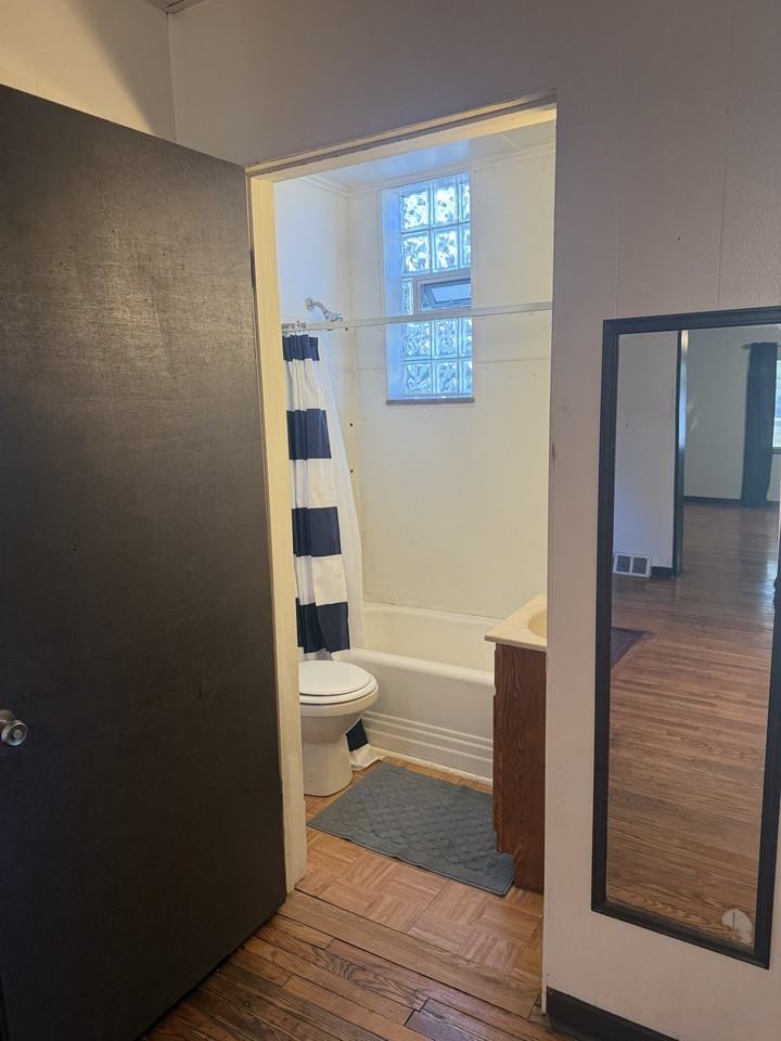 1128 Greenfield Ave #1 - Photo 6 of 7
