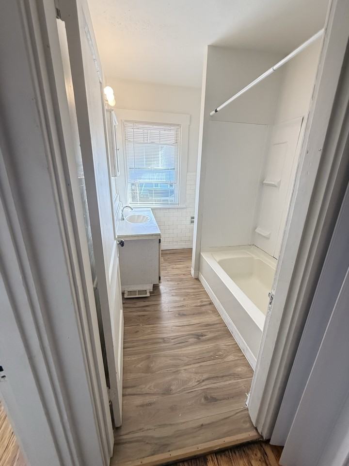 837 Greenfield Ave #NA - Photo 5 of 13