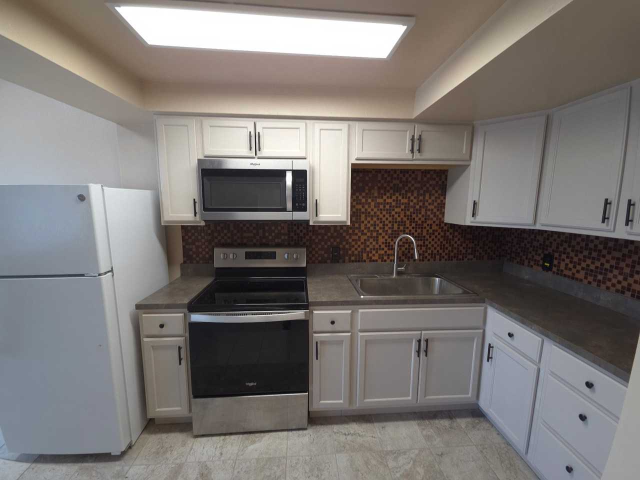 2100 S Washington Ave #10 - Photo 2 of 7