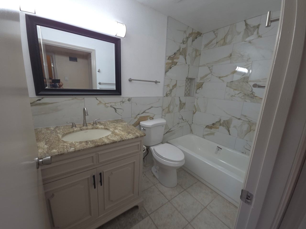 2100 S Washington Ave #10 - Photo 3 of 7