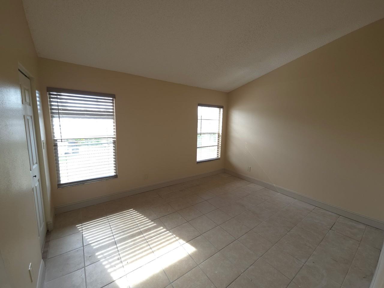2100 S Washington Ave #10 - Photo 6 of 7