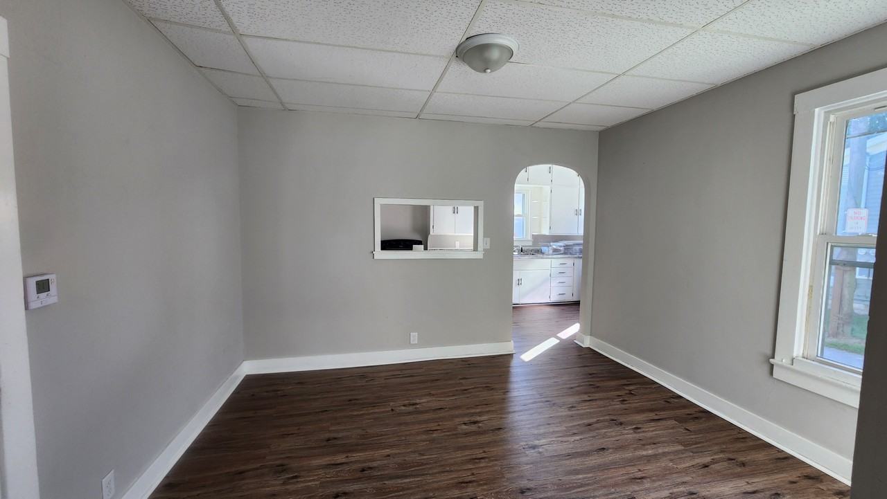 213 Washington St - Photo 3 of 8