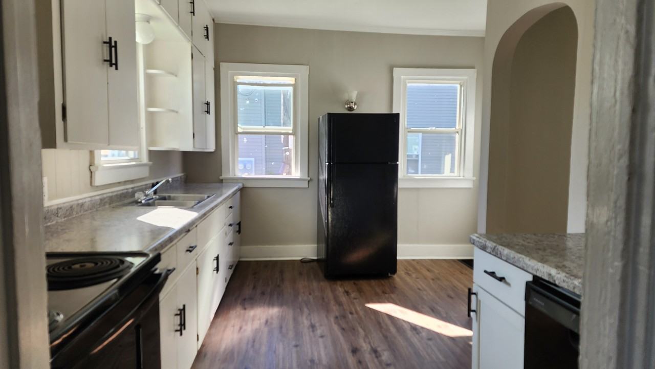 213 Washington St - Photo 4 of 8