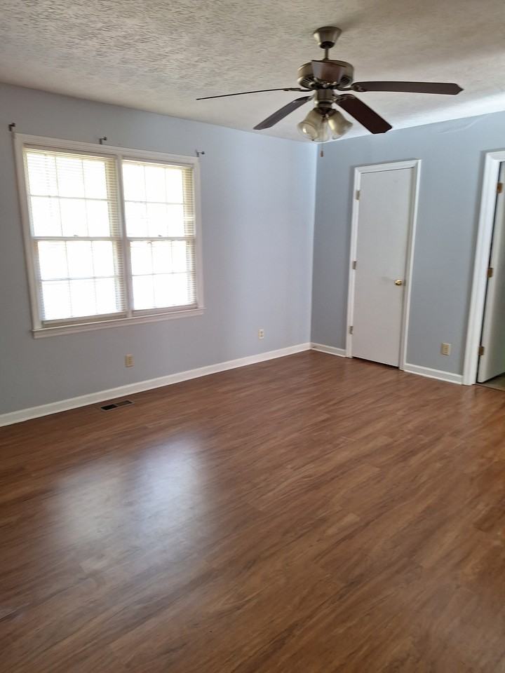1680 W Sandtown Rd Sw - Photo 3 of 9
