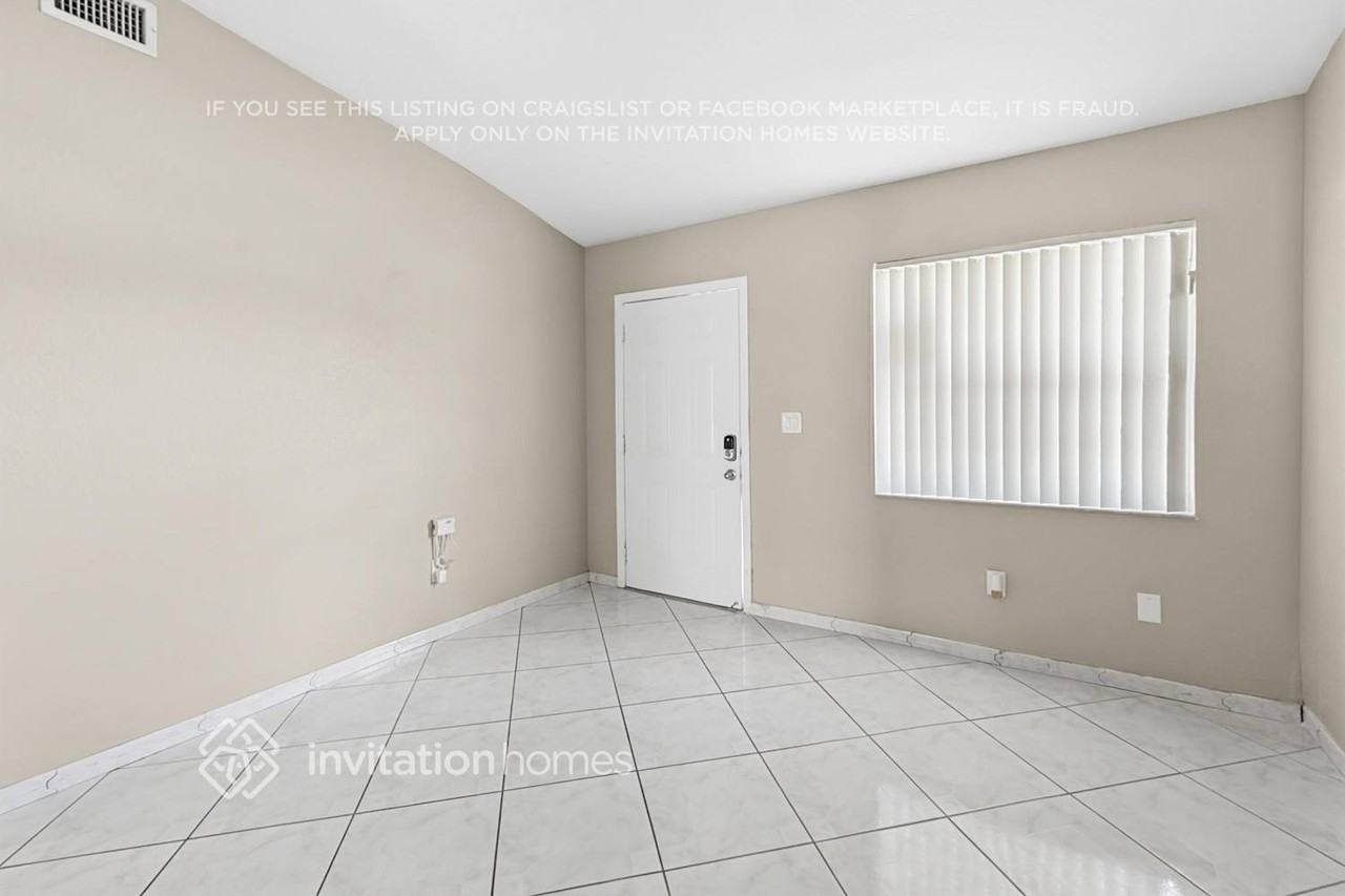 2124 W 54th St - Photo 4 of 19