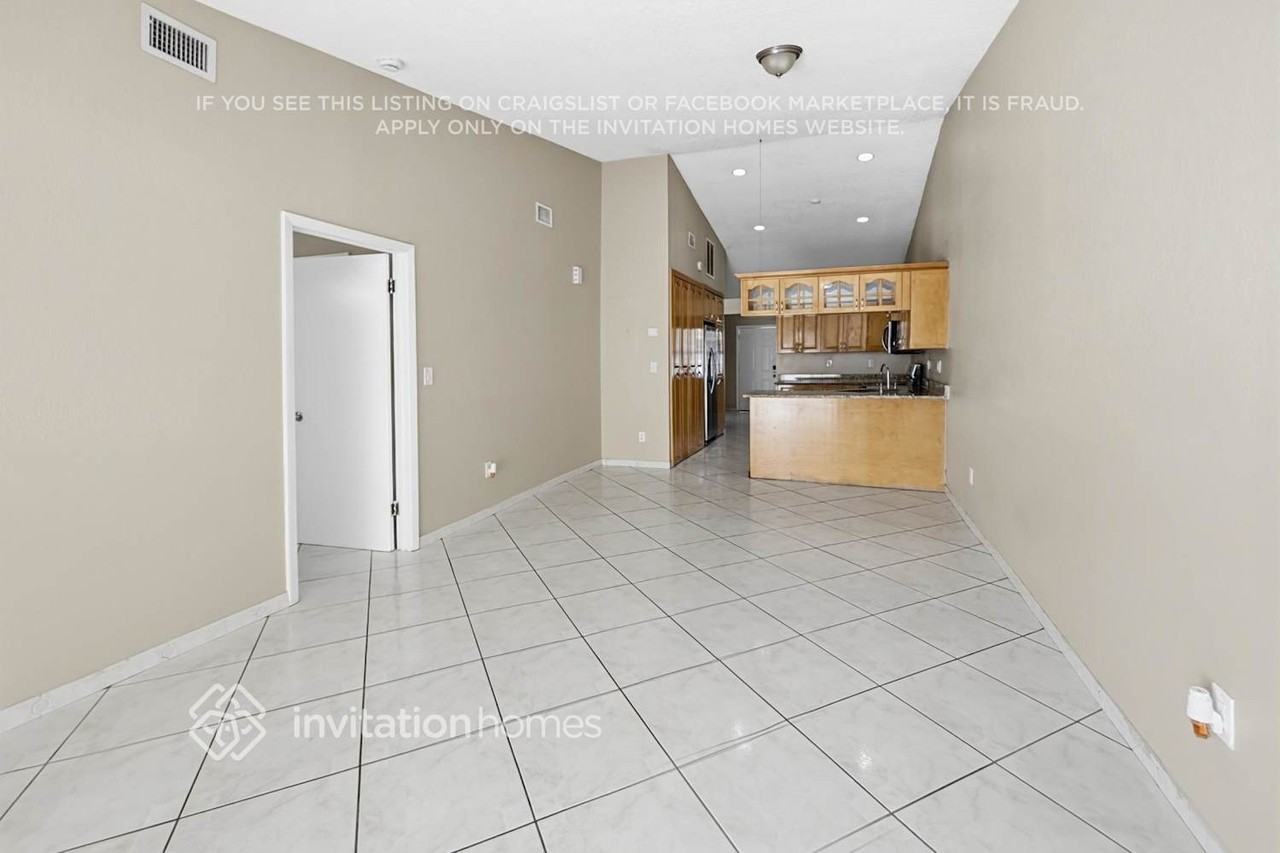 2124 W 54th St - Photo 6 of 19
