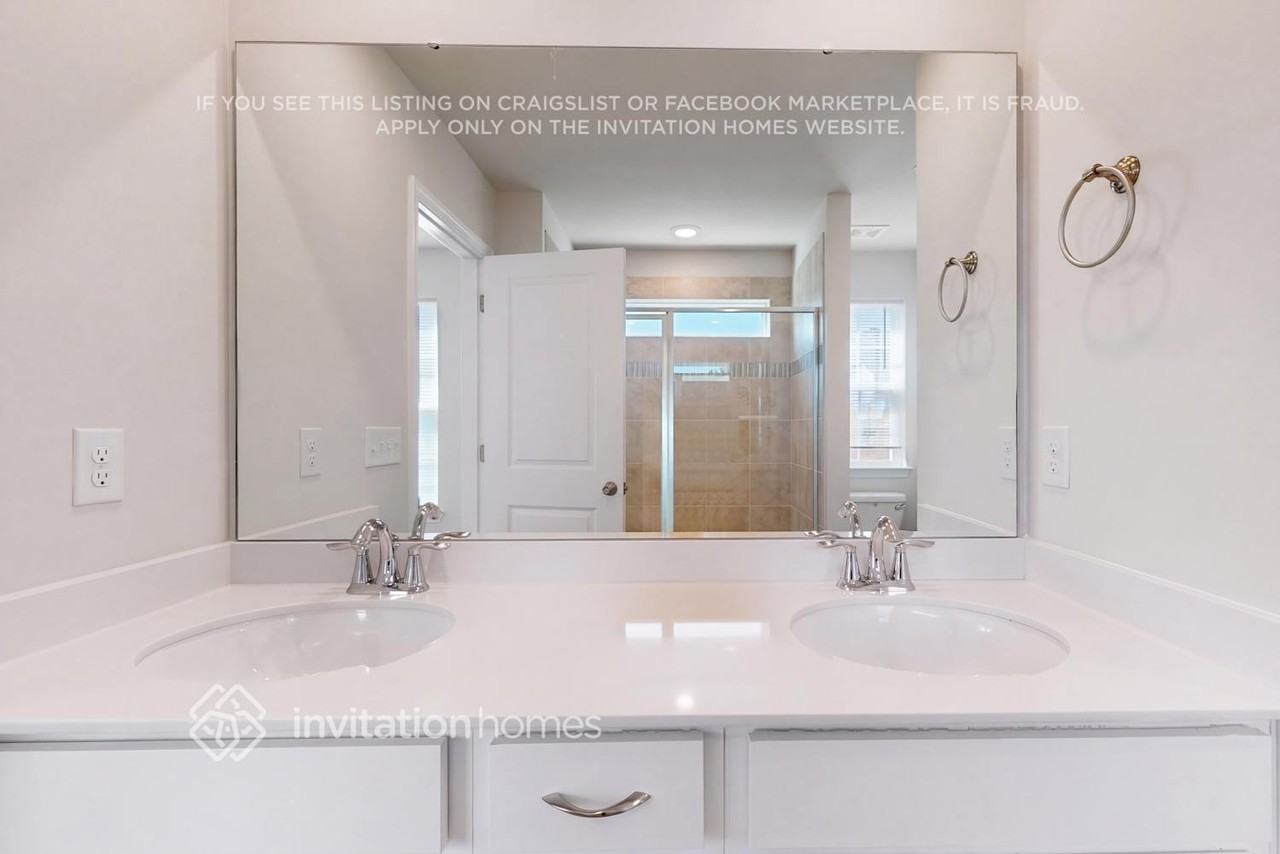 335 Kennerly Center Dr - Photo 3 of 21