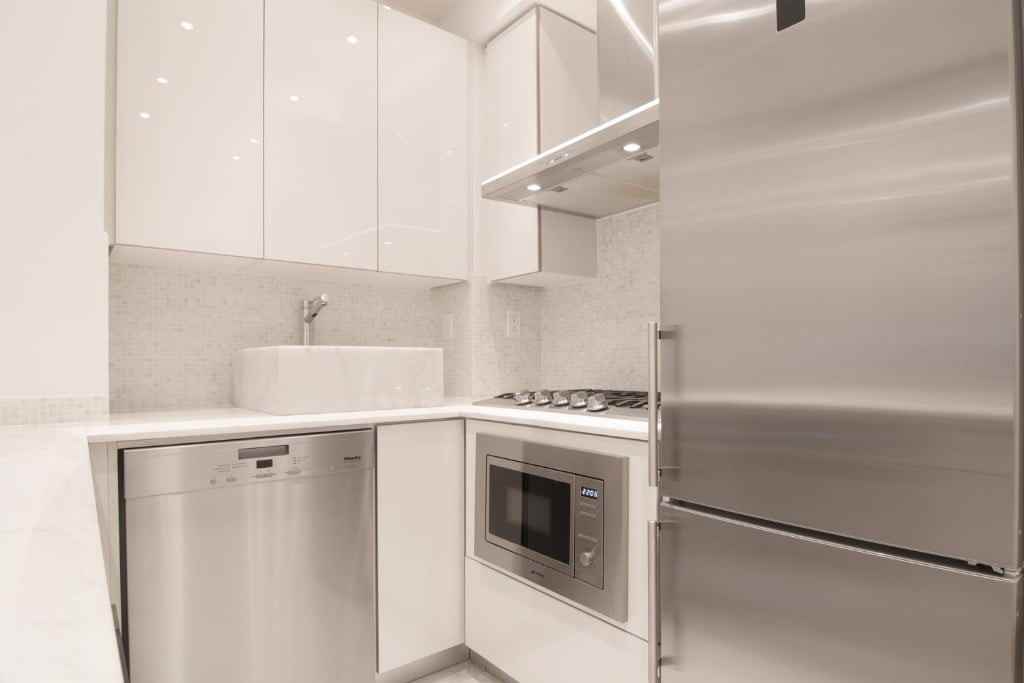 145  West 58th Street #7M - Photo 7 of 9