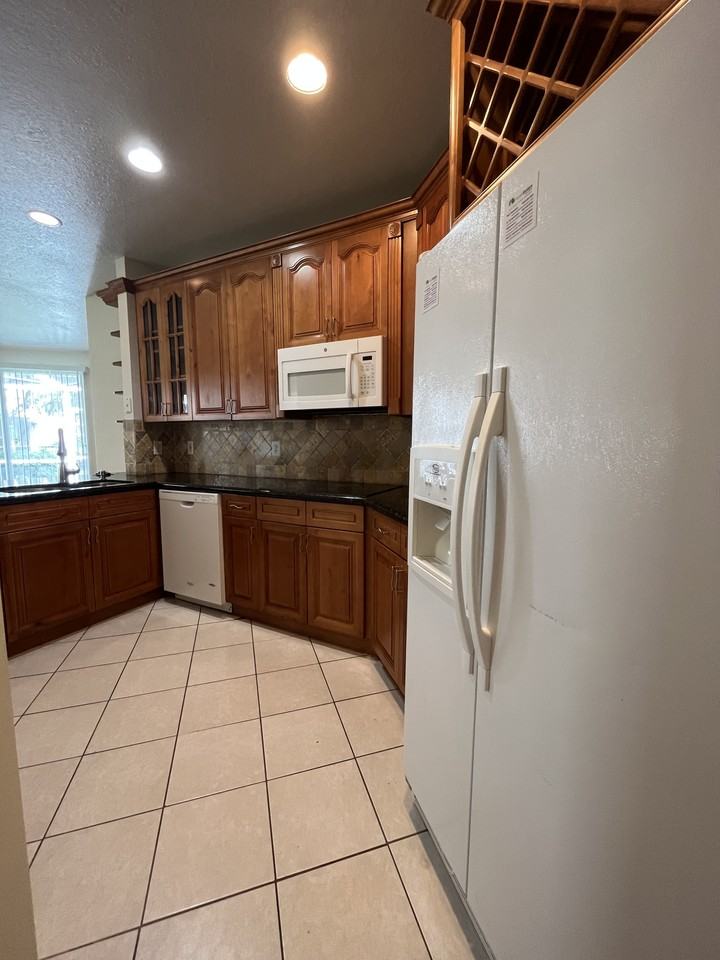 8941 Nw 54th St #421 - Photo 3 of 25