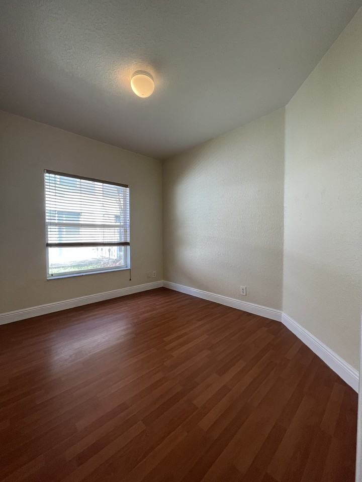 8941 Nw 54th St #421 - Photo 5 of 25