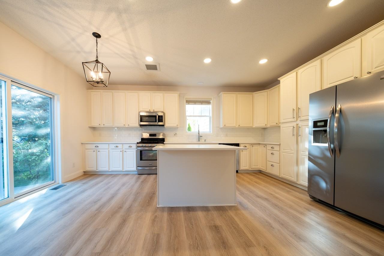 5014 159th St W #1 - Photo 4 of 30
