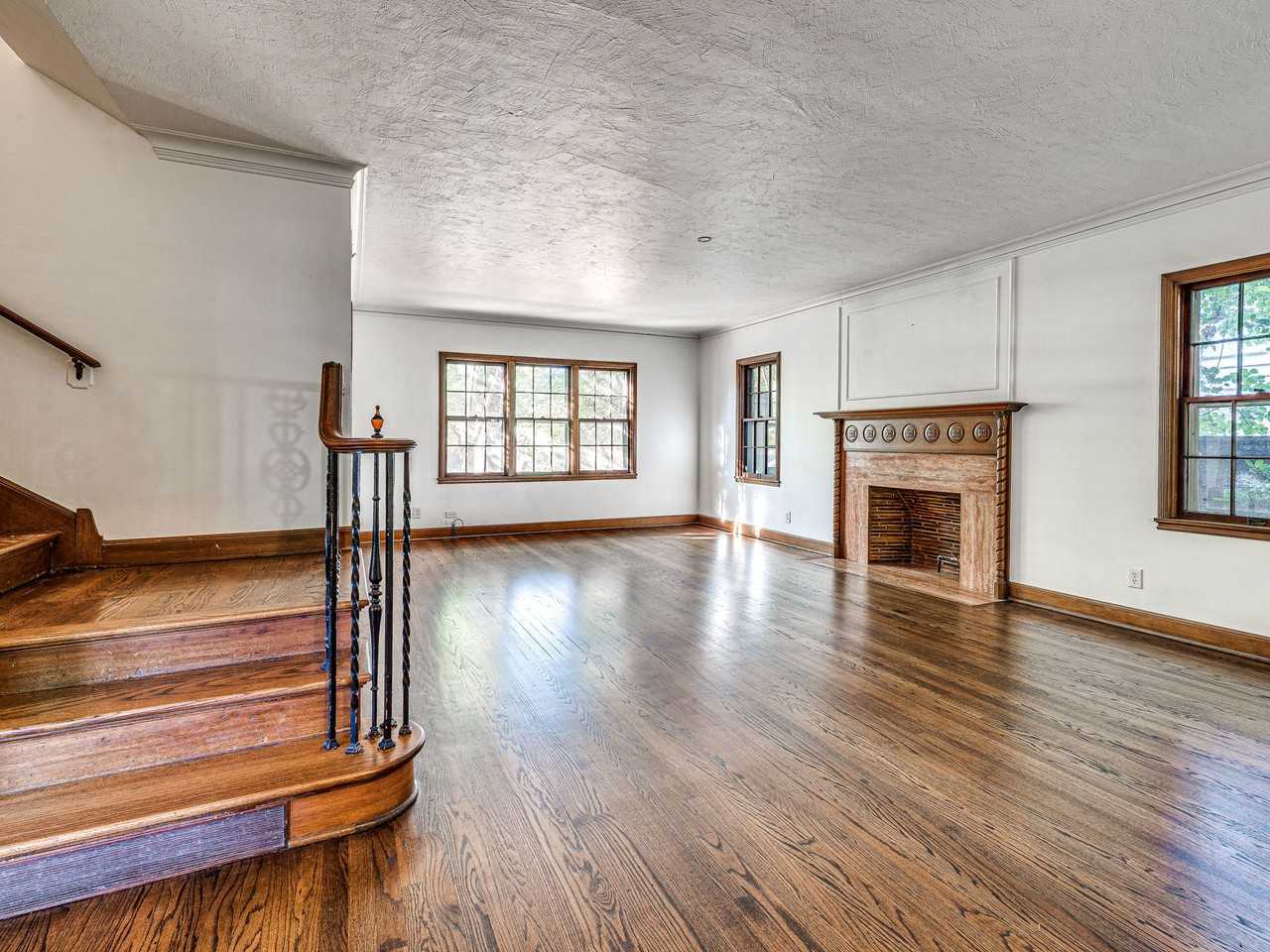 836 Nw 39th St #1 - Photo 3 of 50