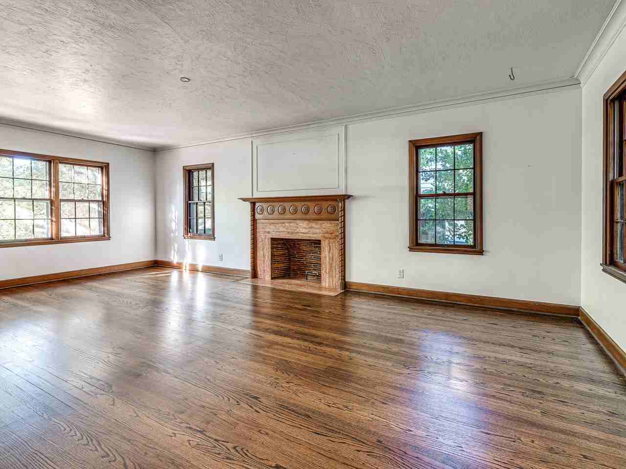 836 Nw 39th St #1 - Photo 4 of 50