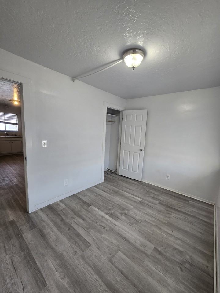 1070 Mckinley Ave #13 - Photo 3 of 30