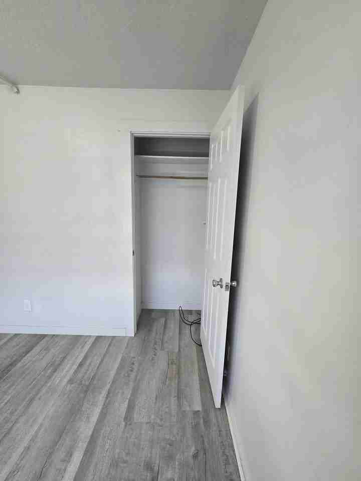 1070 Mckinley Ave #13 - Photo 5 of 30