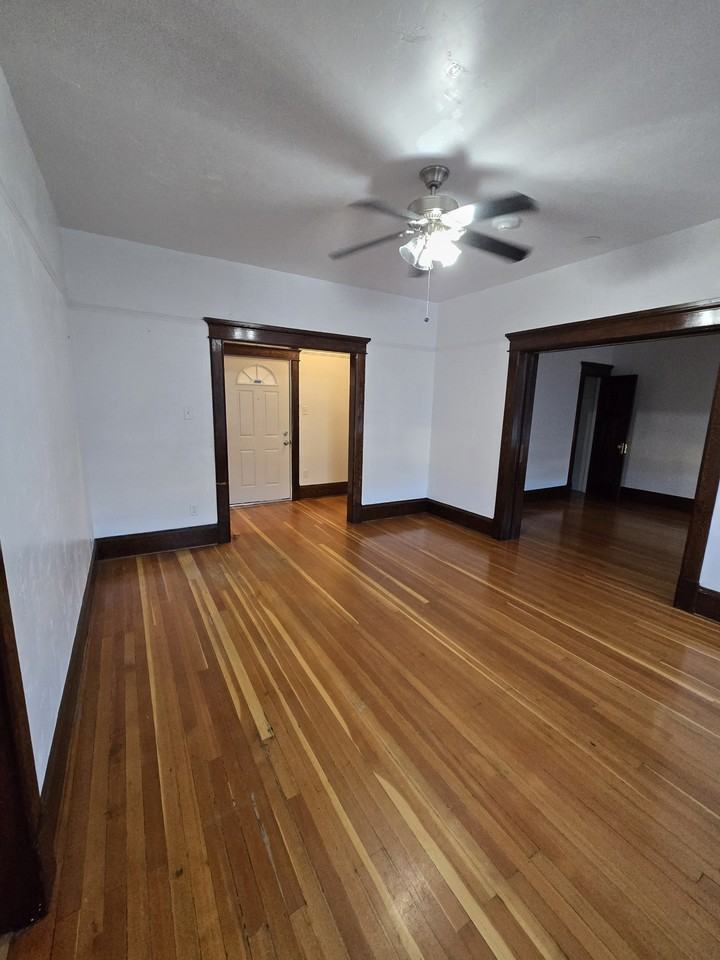416 W Lewis St #107 - Photo 3 of 36