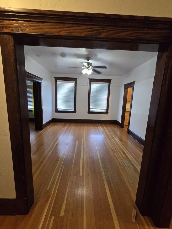 416 W Lewis St #107 - Photo 5 of 36