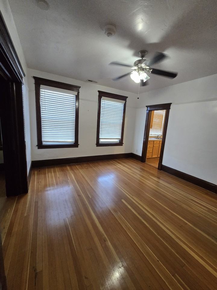 416 W Lewis St #107 - Photo 6 of 36