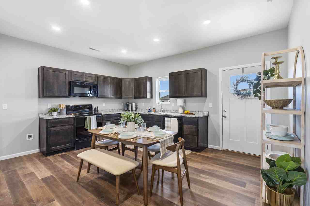 134 W Ledgestone Dr #1 - Photo 3 of 17