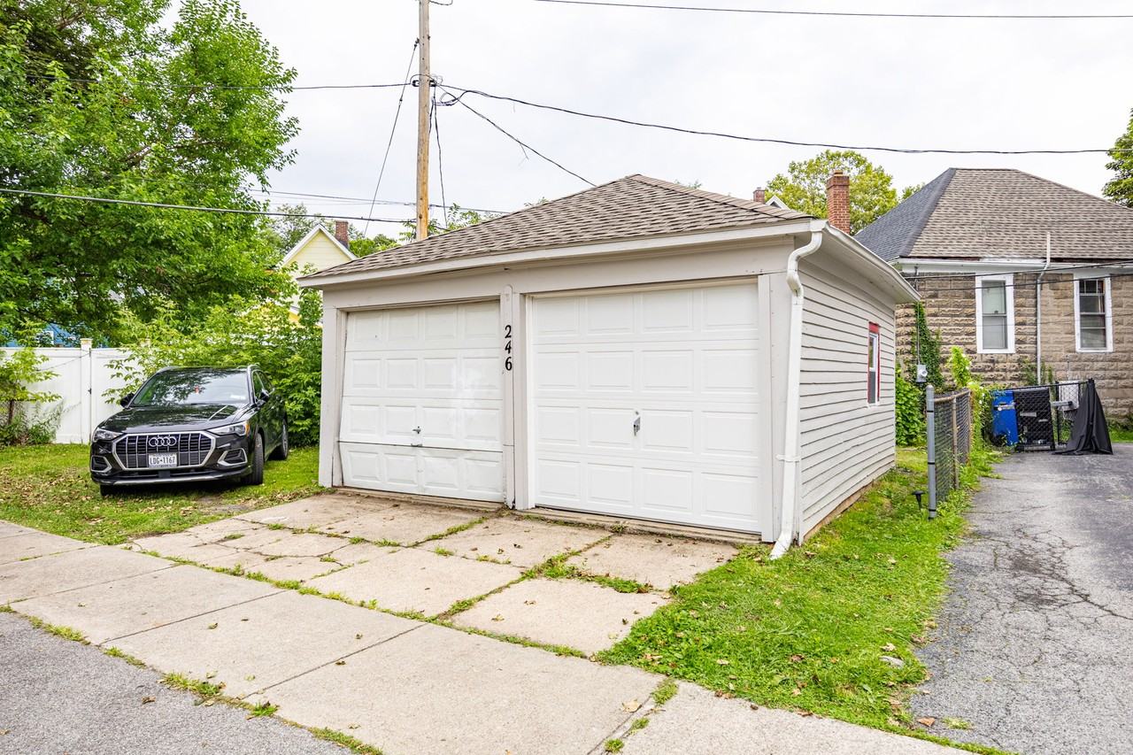 816 Goodman St S Frnt - Photo 2 of 18