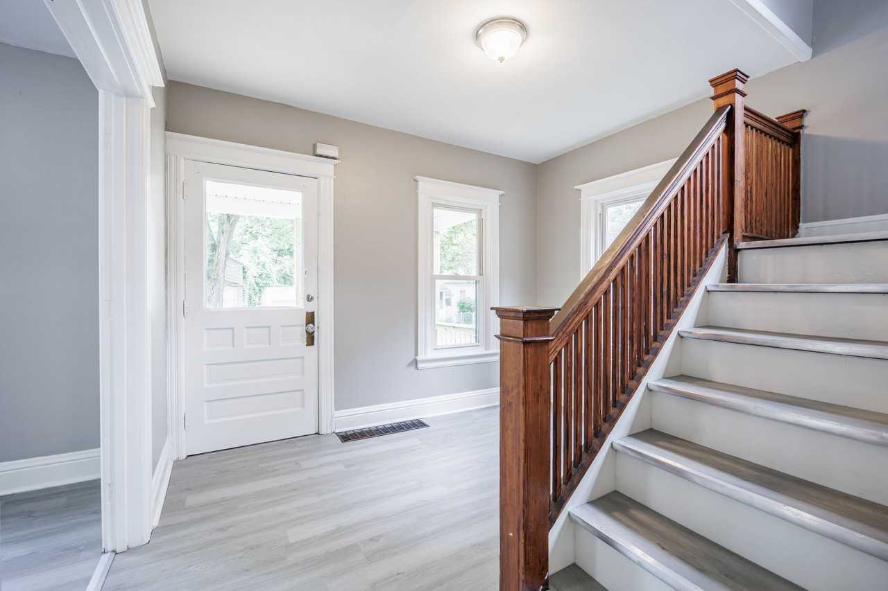 816 Goodman St S Frnt - Photo 4 of 18