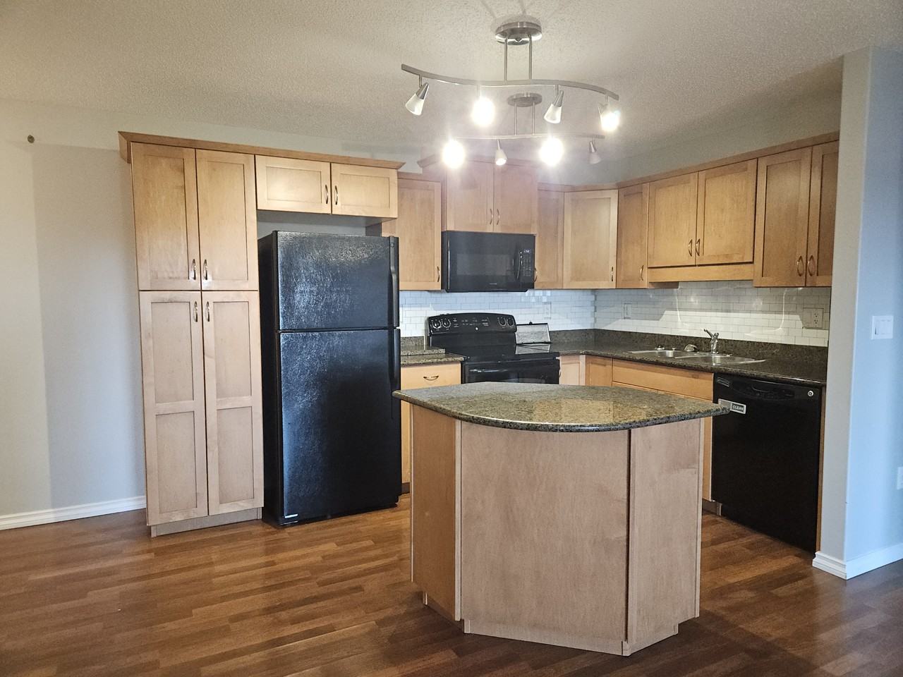 Villagio Court 303B - Photo 4 of 12