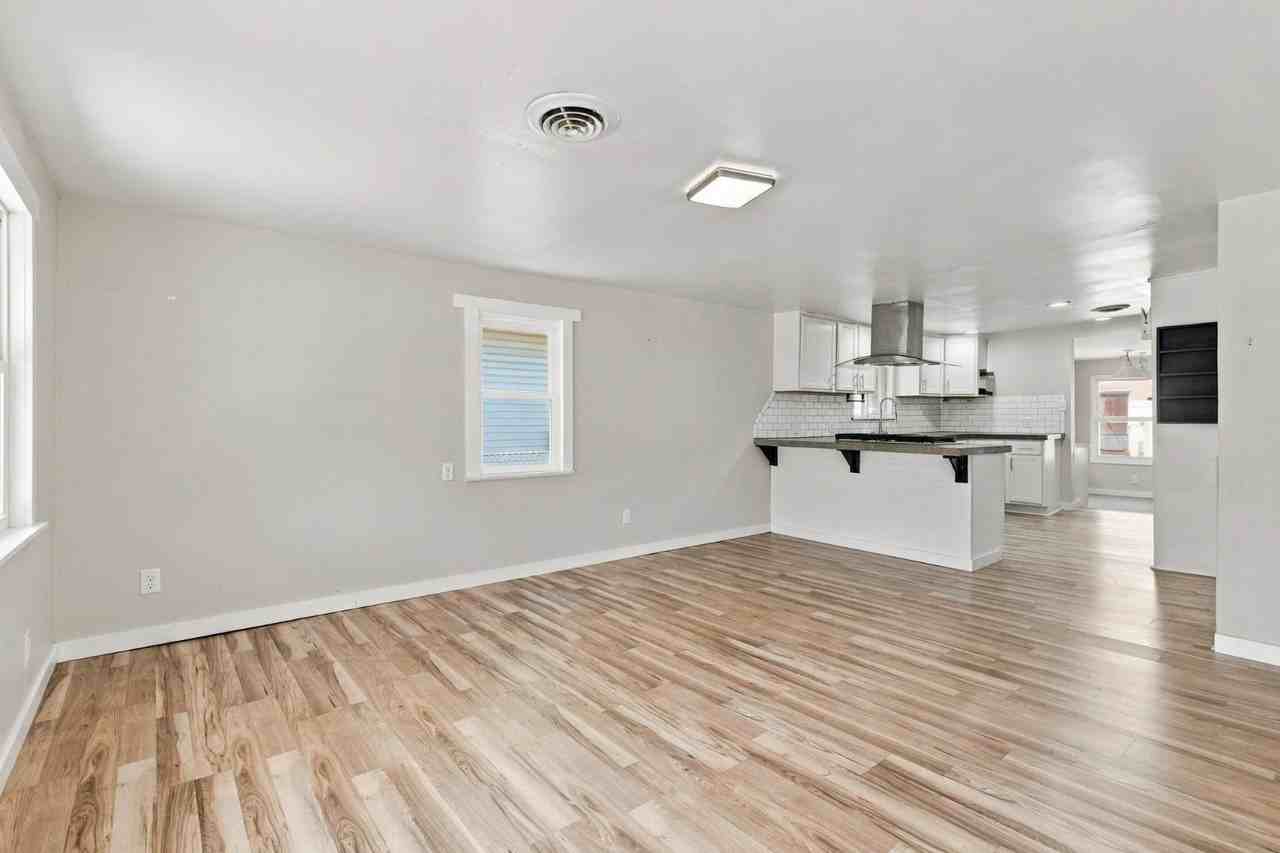 2623 W Monroe St - Photo 7 of 20