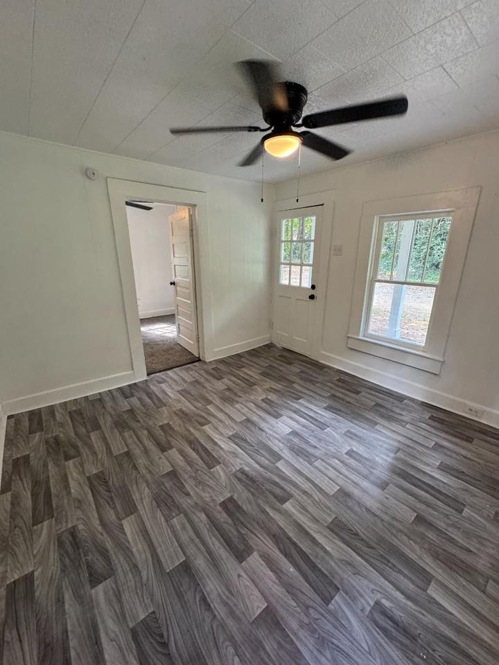 1448 E Tugalo St - Photo 5 of 8