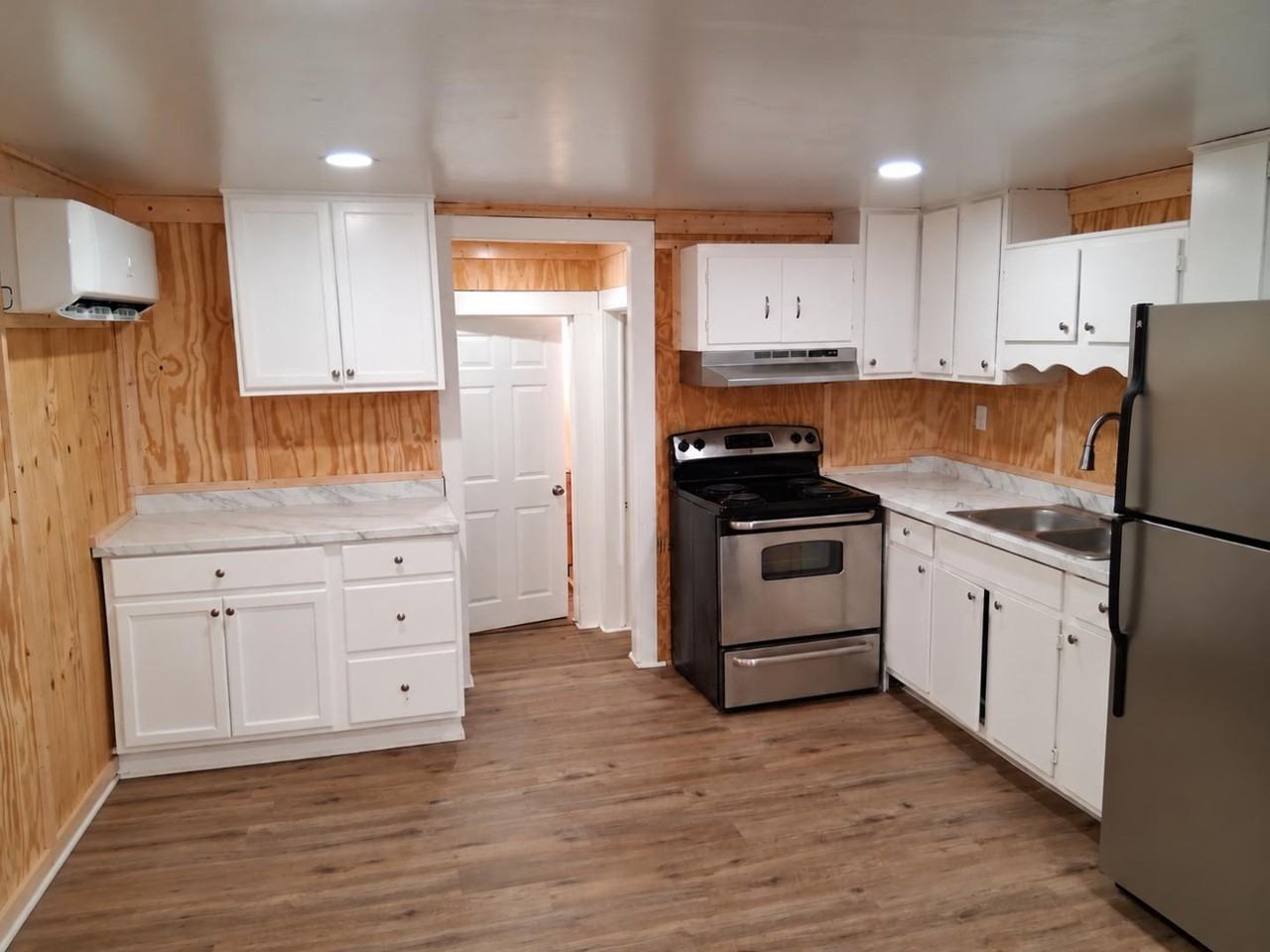 1484 E Tugalo St - Photo 3 of 8
